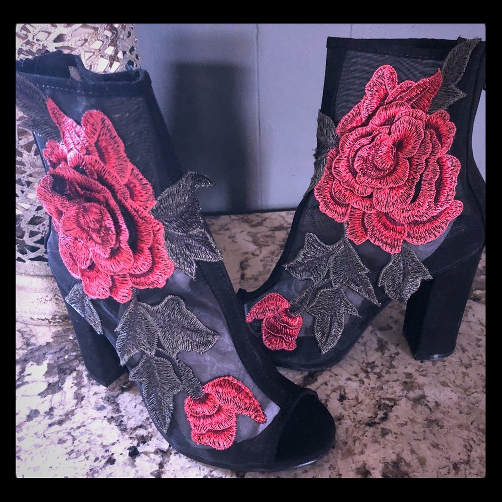 Black embroidered rose booties - Open toe